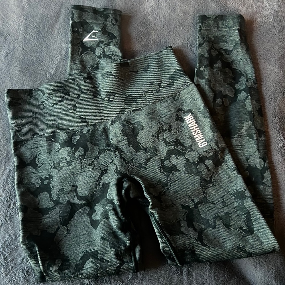 GYMSHARK DARK GREEN CAMO LEGGINGS SIZE XS
